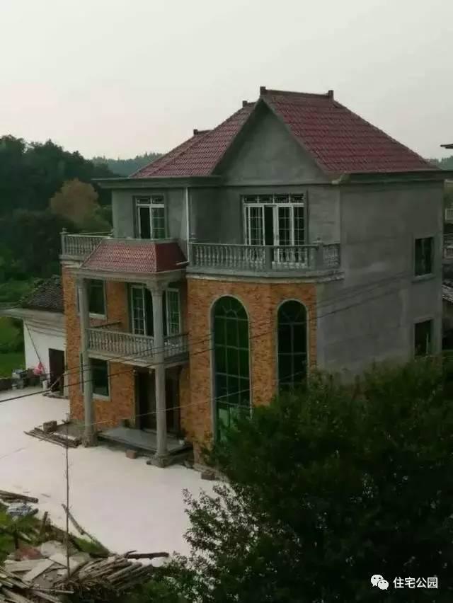 江西網(wǎng)友65萬建別墅，內(nèi)部設計美，外有小溪環(huán)繞！