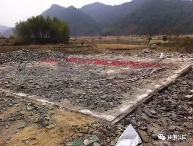 江西網(wǎng)友65萬建別墅，內(nèi)部設計美，外有小溪環(huán)繞！