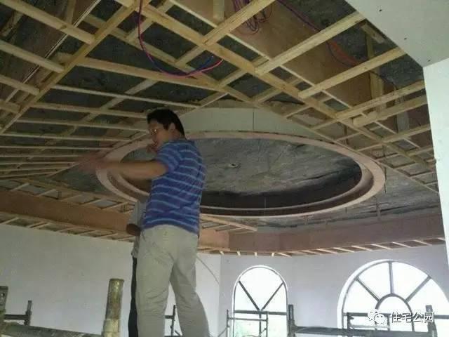 江西網(wǎng)友65萬建別墅，內(nèi)部設計美，外有小溪環(huán)繞！