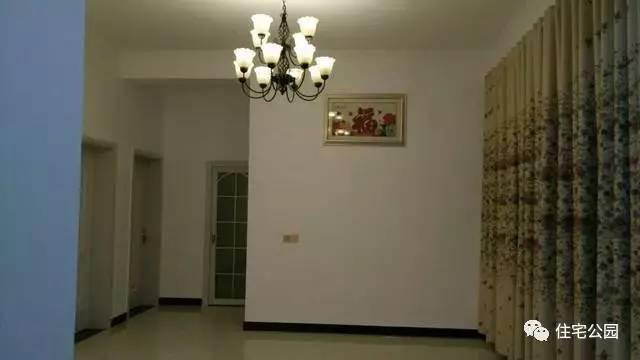 江西網(wǎng)友65萬建別墅，內(nèi)部設計美，外有小溪環(huán)繞！