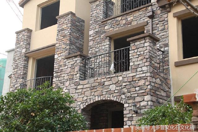 自建房設(shè)計師在鄉(xiāng)村6年造200套房，老鄉(xiāng)們搶瘋，文化石長臉了