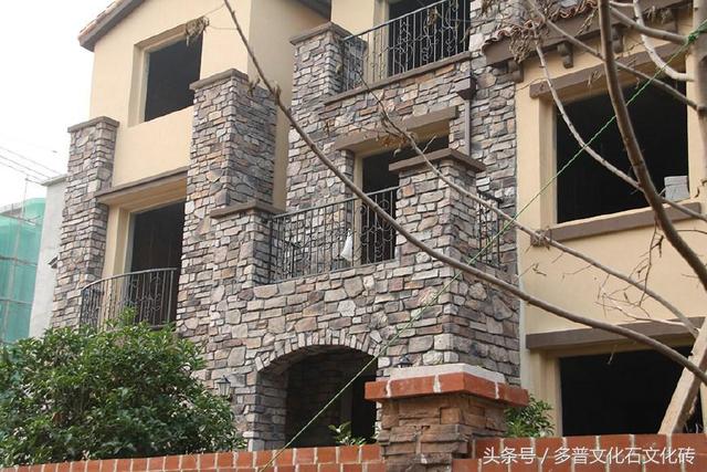 自建房設(shè)計師在鄉(xiāng)村6年造200套房，老鄉(xiāng)們搶瘋，文化石長臉了