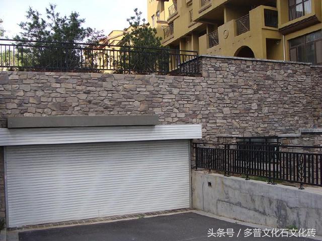 自建房設(shè)計師在鄉(xiāng)村6年造200套房，老鄉(xiāng)們搶瘋，文化石長臉了