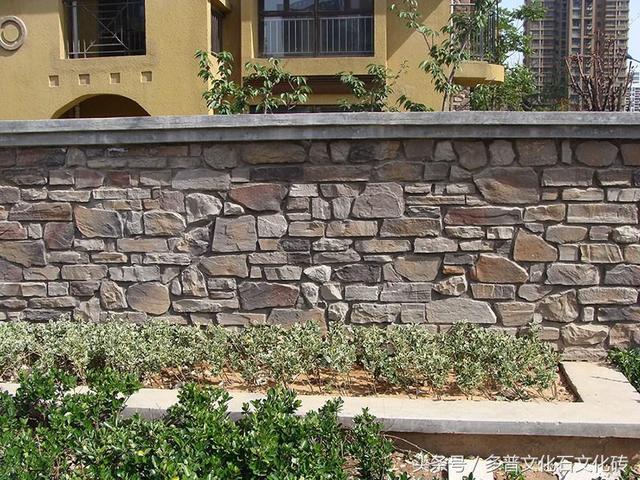 自建房設(shè)計師在鄉(xiāng)村6年造200套房，老鄉(xiāng)們搶瘋，文化石長臉了