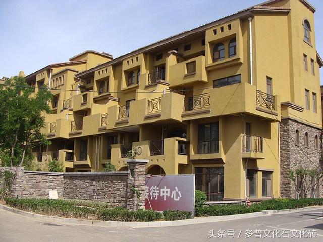 自建房設(shè)計師在鄉(xiāng)村6年造200套房，老鄉(xiāng)們搶瘋，文化石長臉了