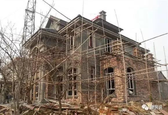 實(shí)拍網(wǎng)友自建三層農(nóng)村別墅過(guò)程，舒適美觀引人矚目