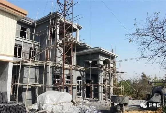 實(shí)拍網(wǎng)友自建三層農(nóng)村別墅過(guò)程，舒適美觀引人矚目