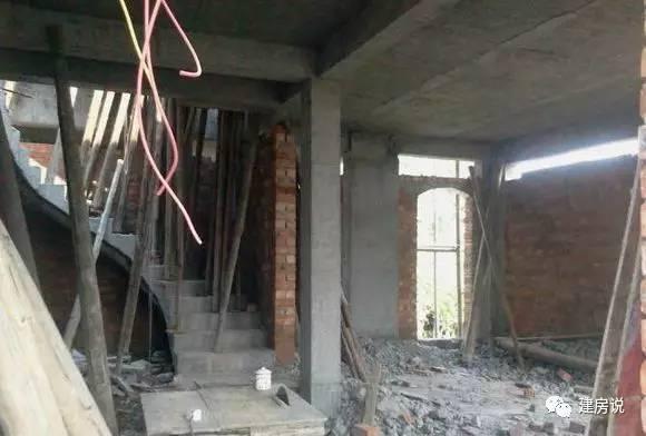 實(shí)拍網(wǎng)友自建三層農(nóng)村別墅過(guò)程，舒適美觀引人矚目