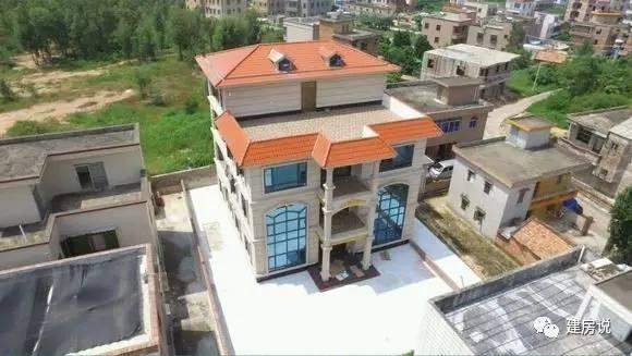 網(wǎng)友花兩年自建鄉(xiāng)村別墅，內(nèi)外裝修明顯比一般人有品位