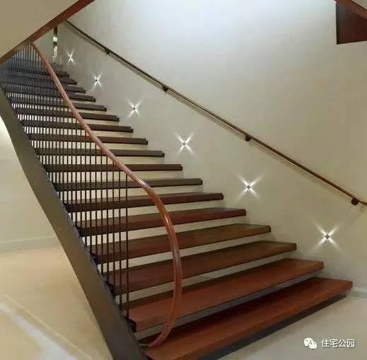 花大價蓋好的別墅，不配一個華麗的樓梯可怎么行！12款樓梯推薦