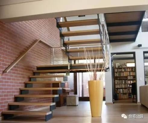 花大價蓋好的別墅，不配一個華麗的樓梯可怎么行！12款樓梯推薦