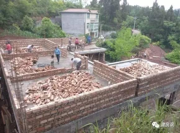 實拍四川網(wǎng)友自建二層農(nóng)村別墅，在村里是獨一無二