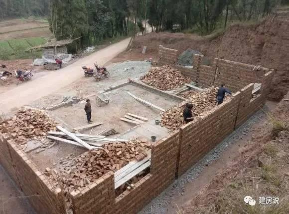 實拍四川網(wǎng)友自建二層農(nóng)村別墅，在村里是獨一無二