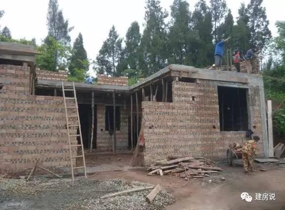 實拍四川網(wǎng)友自建二層農(nóng)村別墅，在村里是獨一無二