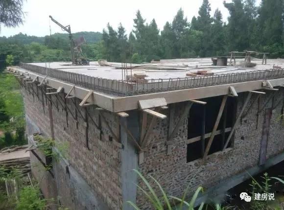 實拍四川網(wǎng)友自建二層農(nóng)村別墅，在村里是獨一無二