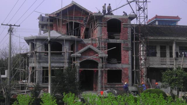 農村別墅建的太好看了，讓鄰居情何以堪