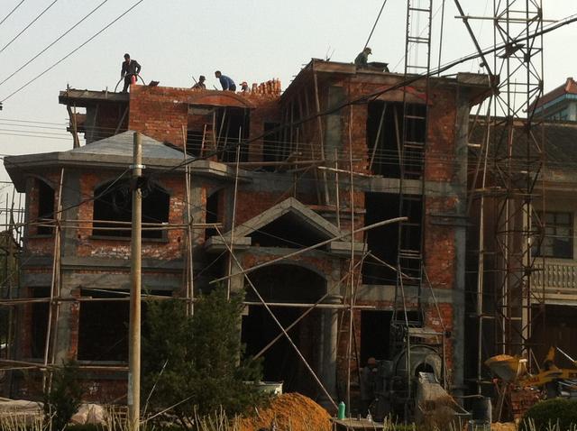 農村別墅建的太好看了，讓鄰居情何以堪