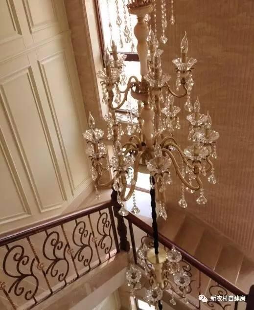 土豪曬500萬(wàn)農(nóng)村自建房，沒(méi)想到最后卻被網(wǎng)友扒皮