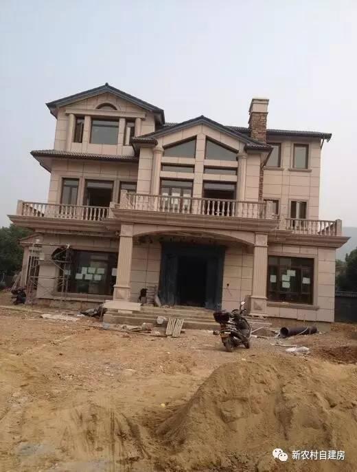 土豪曬500萬(wàn)農(nóng)村自建房，沒(méi)想到最后卻被網(wǎng)友扒皮