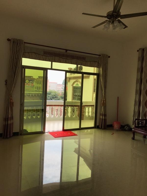 逃離深圳，我用70萬蓋了棟小別墅迎娶了白富美老婆