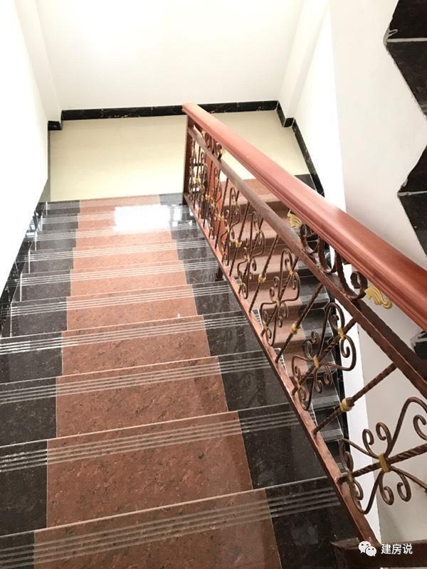 老板自建豪華洋氣的三層農(nóng)村別墅，不愧是福建的房子！