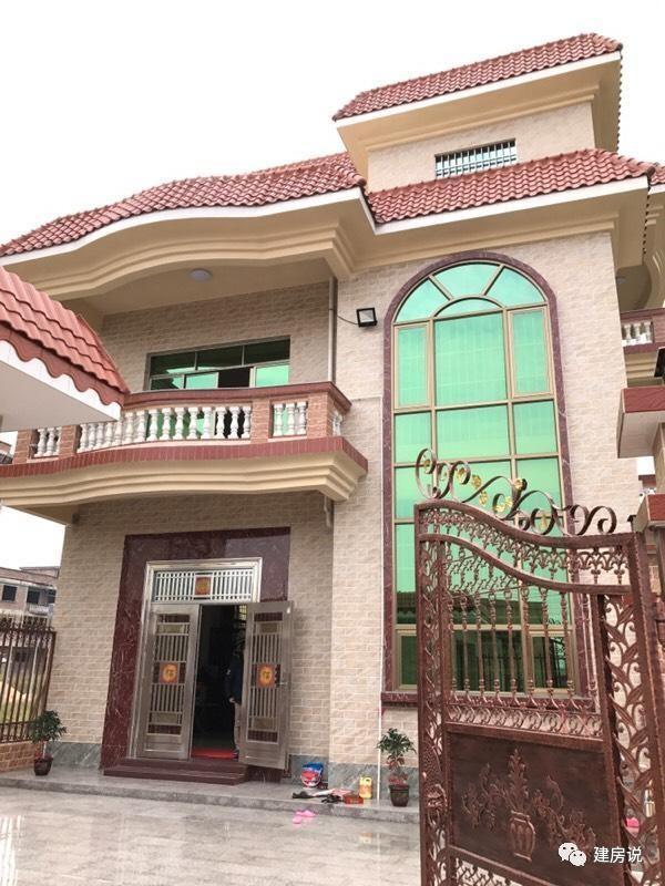 老板自建豪華洋氣的三層農(nóng)村別墅，不愧是福建的房子！