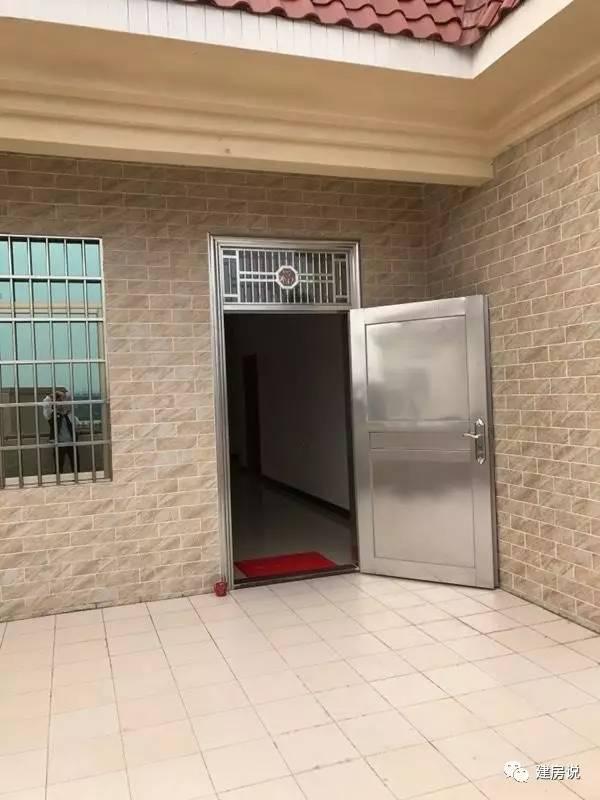 老板自建豪華洋氣的三層農(nóng)村別墅，不愧是福建的房子！