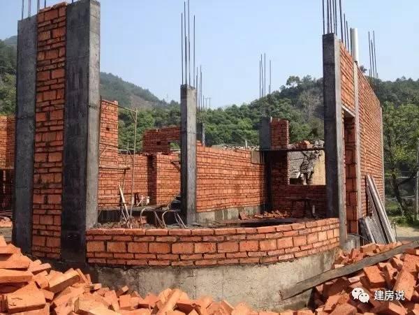 浙江網(wǎng)友自建三層農(nóng)村別墅，引全村仿建倍有面子