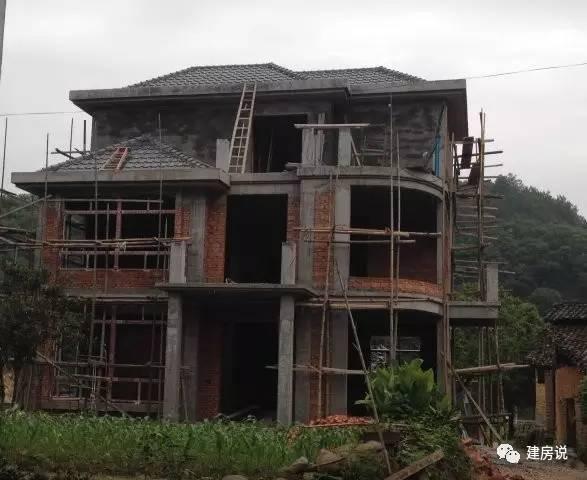 浙江網(wǎng)友自建三層農(nóng)村別墅，引全村仿建倍有面子