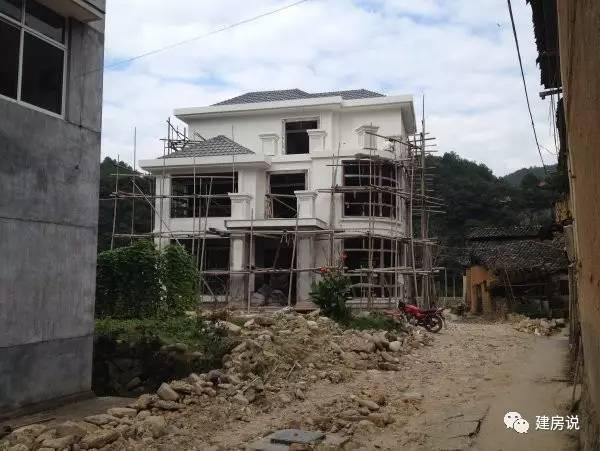 浙江網(wǎng)友自建三層農(nóng)村別墅，引全村仿建倍有面子