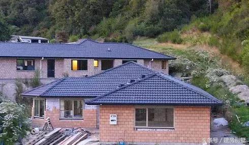 實(shí)拍華人夫妻新西蘭自建房全過程，有山有水有鄰家女孩