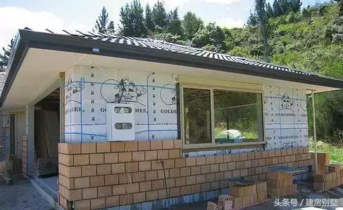 實(shí)拍華人夫妻新西蘭自建房全過程，有山有水有鄰家女孩