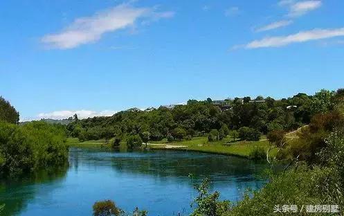 實(shí)拍華人夫妻新西蘭自建房全過程，有山有水有鄰家女孩