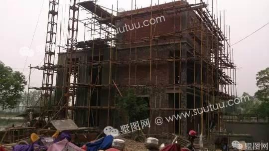 湖南小伙回鄉(xiāng)建三層大別墅，真的很漂亮！