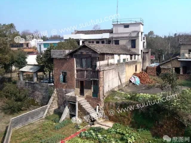 湖南小伙回鄉(xiāng)建三層大別墅，真的很漂亮！