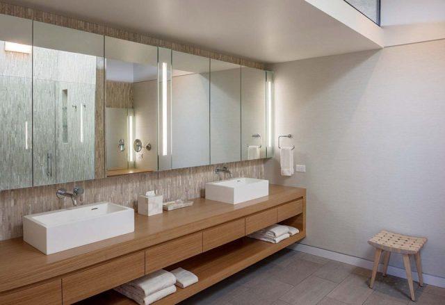 一層現(xiàn)代風格山間別墅，兩面混凝土墻壁打開整個建筑空間