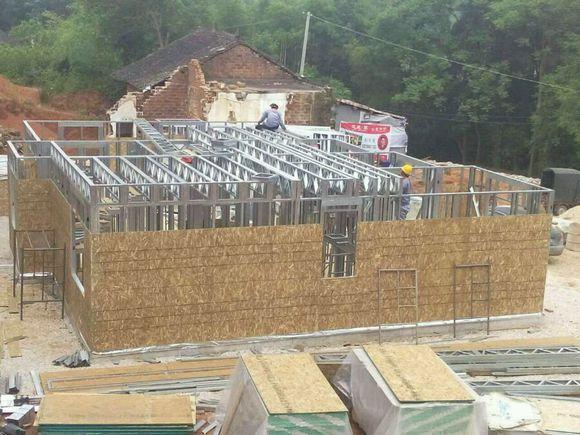 如果買不起城里的一套房，那就回農(nóng)村蓋棟別墅吧！