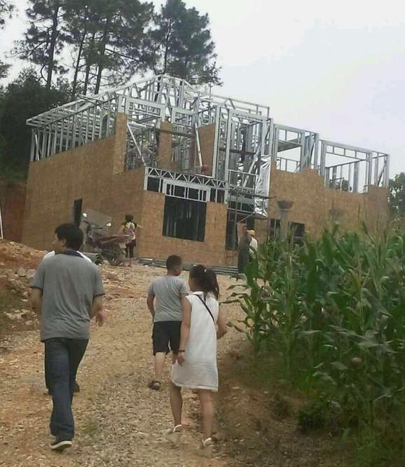 如果買不起城里的一套房，那就回農(nóng)村蓋棟別墅吧！