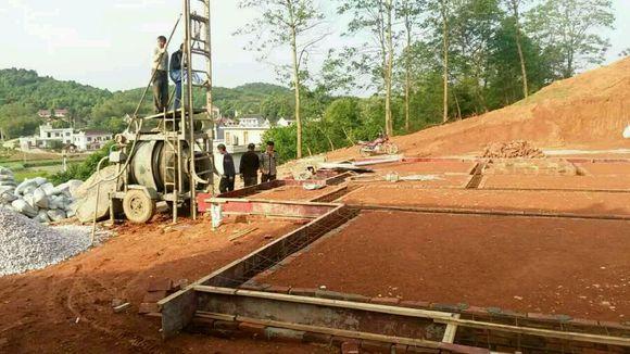 如果買不起城里的一套房，那就回農(nóng)村蓋棟別墅吧！