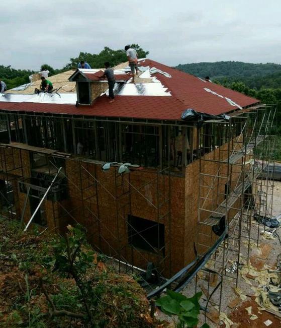 如果買不起城里的一套房，那就回農(nóng)村蓋棟別墅吧！