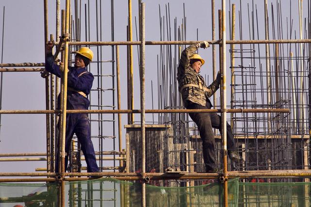 如果買不起城里的一套房，那就回農(nóng)村蓋棟別墅吧！