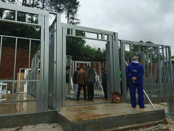 如果買不起城里的一套房，那就回農(nóng)村蓋棟別墅吧！