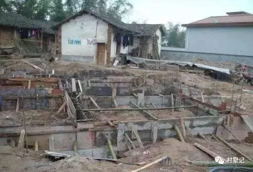 25萬建二層農(nóng)村別墅，圓了媳婦兒的別墅夢(mèng)