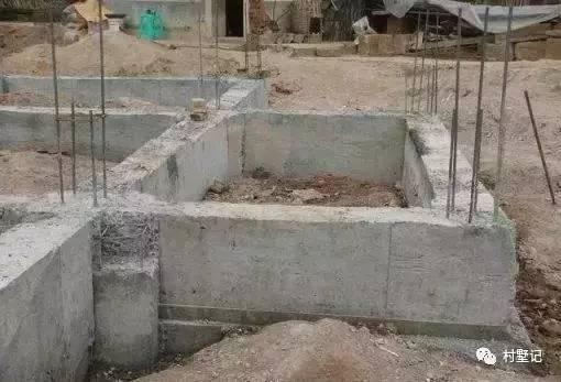 25萬建二層農(nóng)村別墅，圓了媳婦兒的別墅夢(mèng)