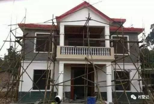 25萬建二層農(nóng)村別墅，圓了媳婦兒的別墅夢(mèng)