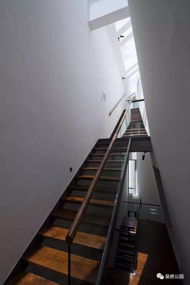 7.5X15米現(xiàn)代鄉(xiāng)村別墅，設計核心是采光，帶地下室含平面圖