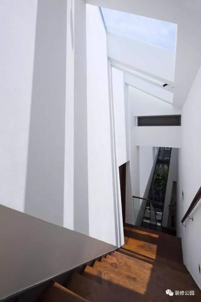 7.5X15米現(xiàn)代鄉(xiāng)村別墅，設計核心是采光，帶地下室含平面圖