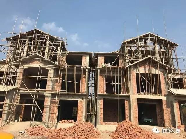 12套30萬建成農(nóng)村別墅，第3套南北適合第6套丑哭卻是首選？