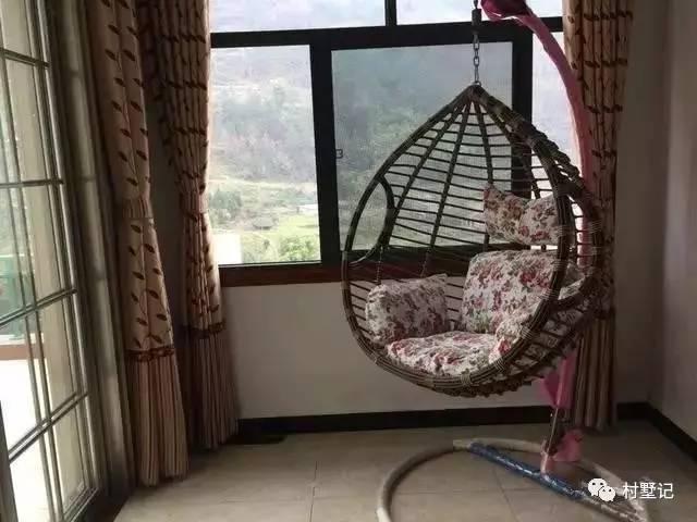 網(wǎng)友在老家建農(nóng)村別墅，大面積落地窗讓家里每個人都點贊