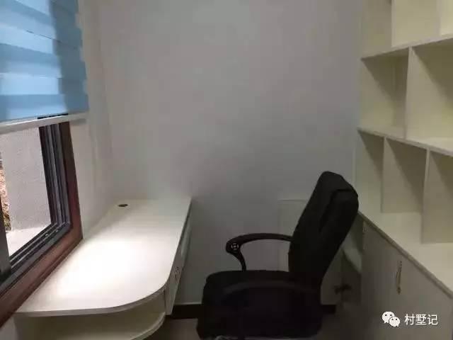 網(wǎng)友在老家建農(nóng)村別墅，大面積落地窗讓家里每個人都點贊